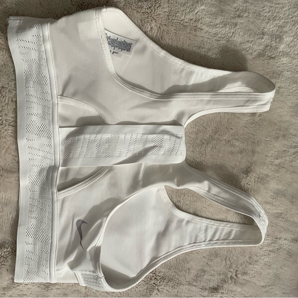 Nike Dri fit Bra size S - Picture 2 of 3